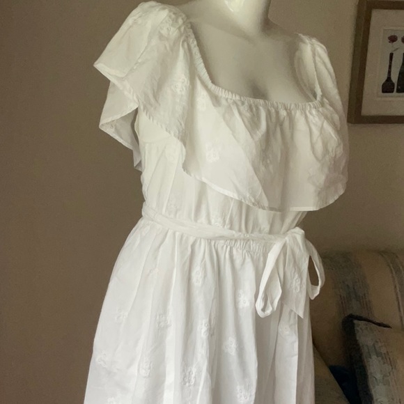 New OFF-THE-SHOULDER TIE-WAIST SKATER DRESS - CHALLIS WHITE EMBROIDERY - Picture 6 of 11